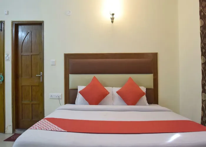 Oyo 10229 Hotel Crystal