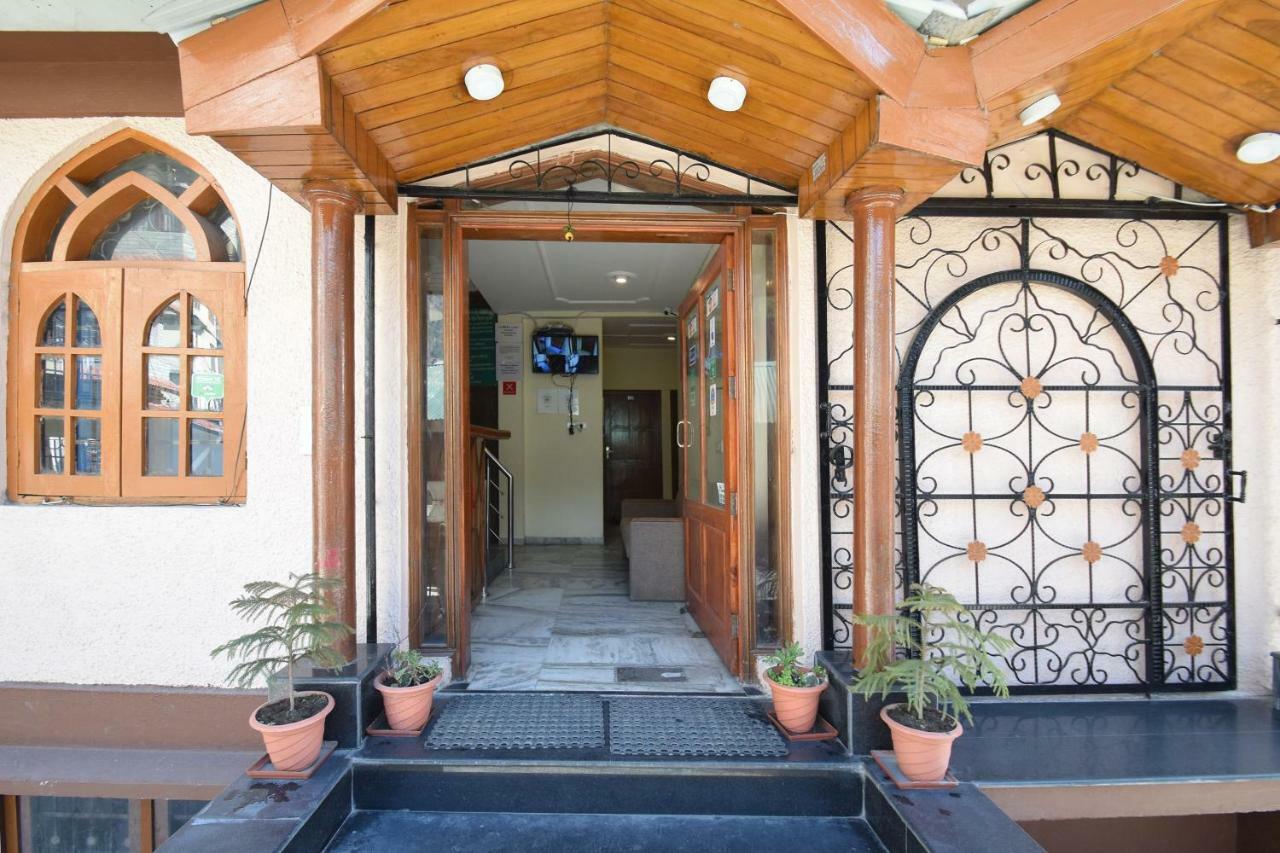 Hotel Oyo 10229 Crystal 3*